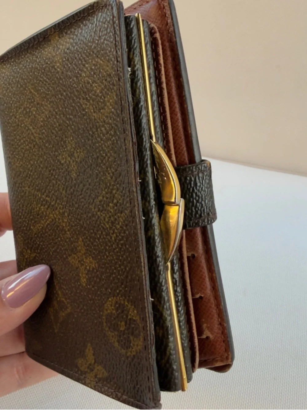 Louis Vuitton Monogram Kiss Lock Wallet Vintage Weak Snap Edge Shows Wear - Picture 3 of 14